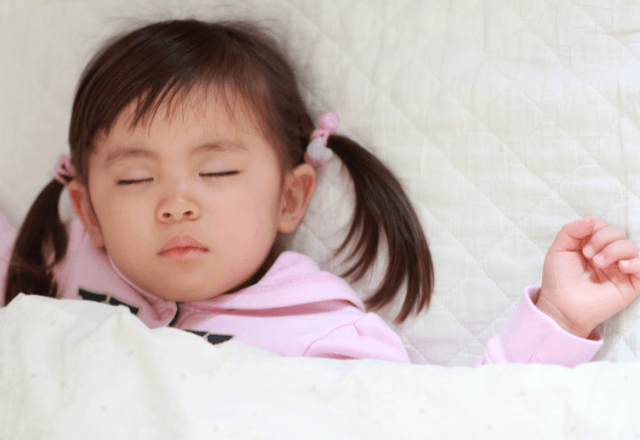 2歳の寝かしつけはどうする？寝ない原因とネントレ法をご紹介