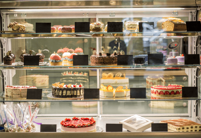 ケーキ食べ放題で…店員「お会計4万2500円です」客「は？」異常な会計額！？直後⇒店員の“一言に”…客「ちょっとまって」