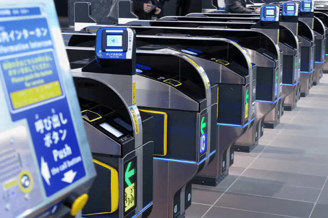 「大丈夫ですか？」駅で体調不良の男性を手助け。後日…⇒大学の講師から届いた“1通のメッセージ”に胸が熱くなる…