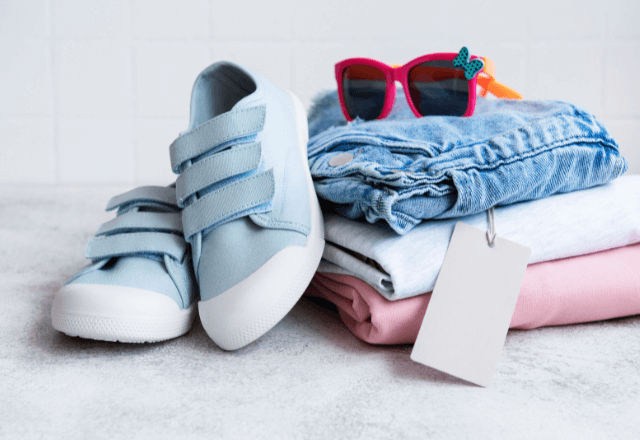 忙しい保護者向け！「ただ浸けるだけ」子ども用スニーカー簡単洗浄術