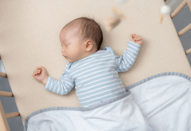 ベビー布団はいつまで？卒業の目安や寝相が悪いときのおすすめ対策