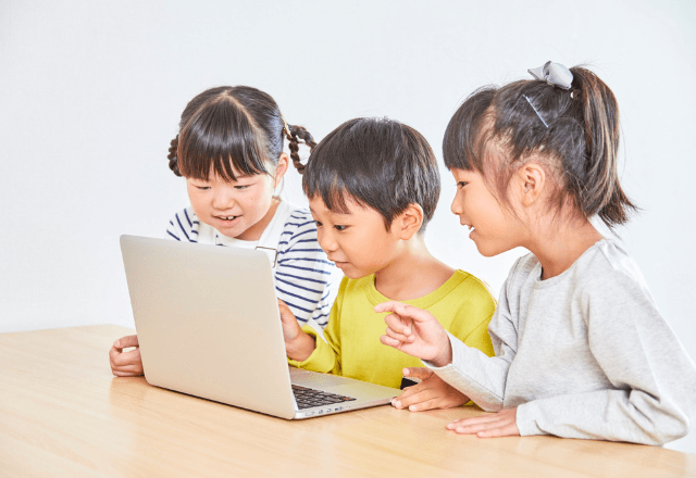 子どもの『なんで？』攻撃に正解を出さなくてOK？！“たった一言”で探求心が伸びる魔法の返し技