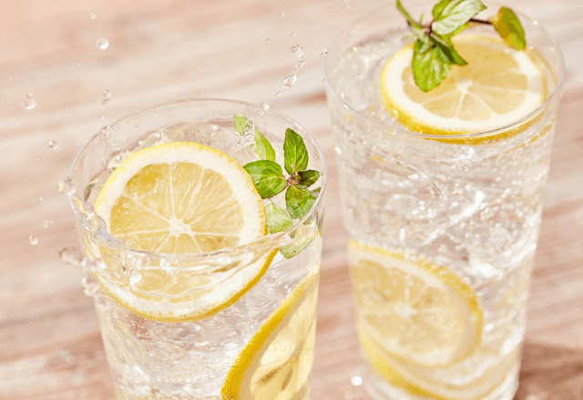 炭酸水は何歳から飲めるの？与えるときの注意点