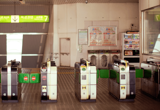 駅の改札で…我が子が通過しようとすると⇒「え？どうして？」なぜかエラー音が鳴って――！？