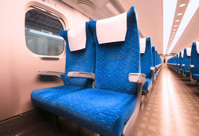 新幹線の指定席で…乗客「席間違ってませんか？」私「え、そんなはずは…」チケットを確認すると→衝撃すぎる事実に…絶句！？