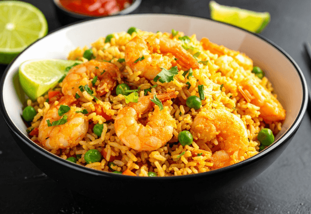 「エビが凍ってる…？」中華料理店で抱いた違和感…数日後⇒報道されたニュースと“暴かれた店の正体”に絶句…