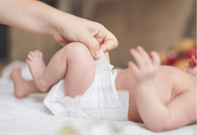 テープおむつの替え方のコツは？漏れを防ぐ手順とポイントを解説