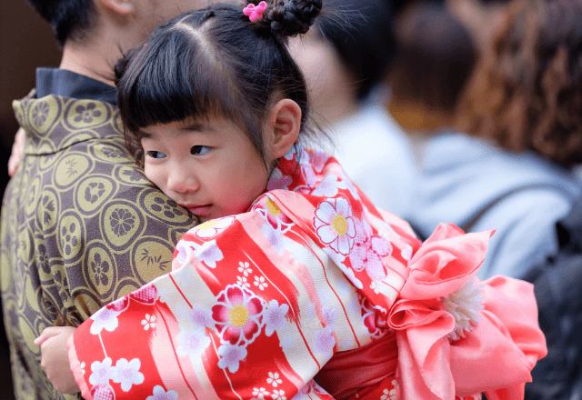 花火大会で…夫「子ども抱っこして見ようか」妻「そうだね」直後⇒「ダメ！」妻が車へ駆け出したワケにゾッ…