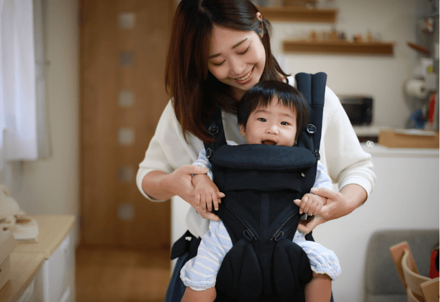 抱っこ紐はいつから使える？新生児期からの選び方と注意点