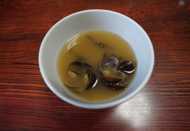 帰省中…義母「朝ごはんは6時に出して」言われるがまま従った結果⇒翌朝、義母に叱られた理由に「は？」