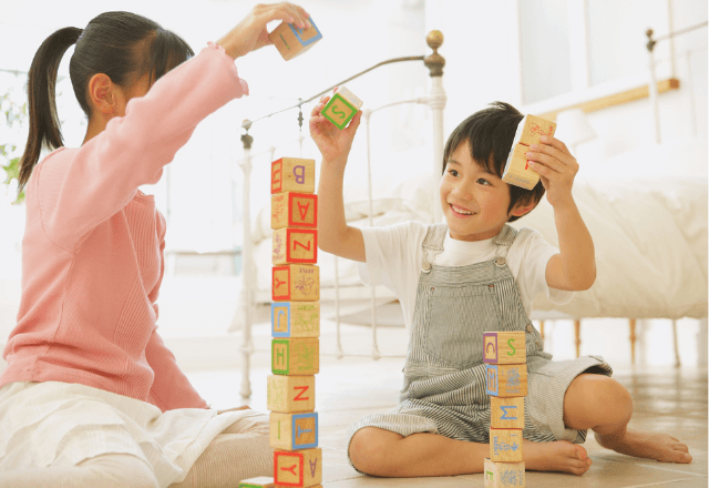 子どもの言葉の発達を促すには?親が実践したい接し方とNG行動