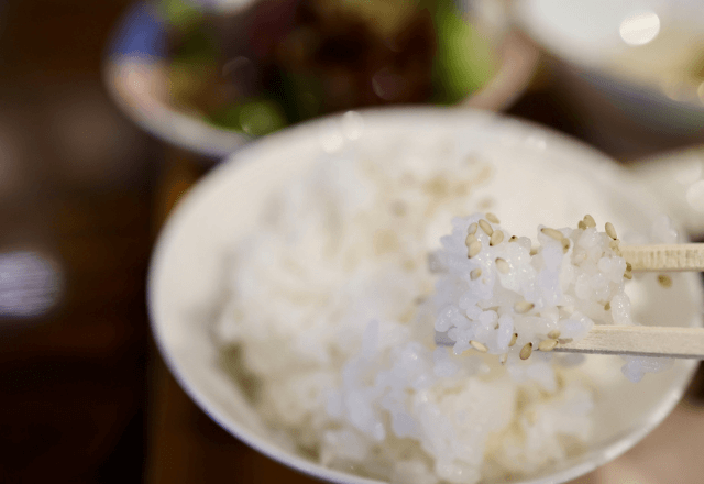 私「ご飯が臭う…」店員「昨日の残りです（笑）」絶句して退店した数日後⇒店の前を通ると【衝撃の光景】が…
