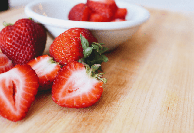 いちごは何歳から食べられる？離乳食初期からOK？栄養を逃がさない「洗い方」【管理栄養士監修】