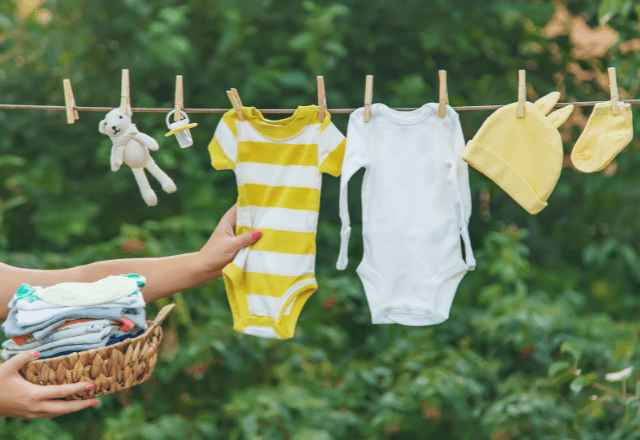 赤ちゃんの服はどこまで水通しする？方法や注意点を解説