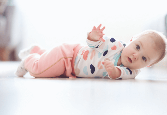 赤ちゃんの人見知りはいつから？原因とおやこで安心できる対策