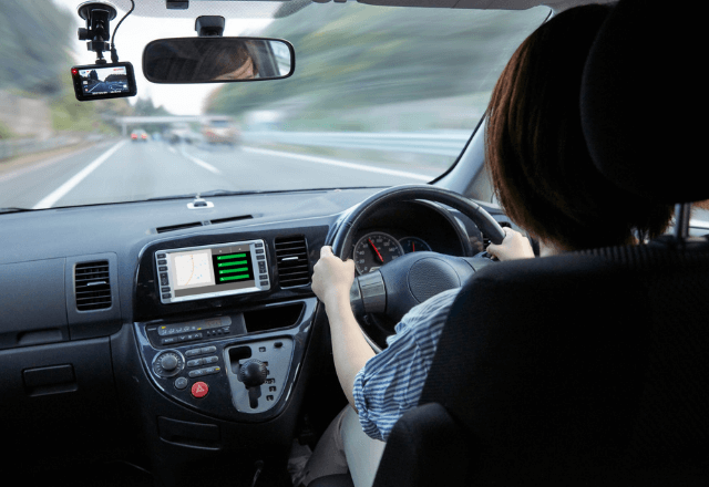 妻「運転代わるね」夫「うん」だが出発直後⇒「おい、止まれ！」助手席の夫が青ざめた“衝撃の光景”とは…