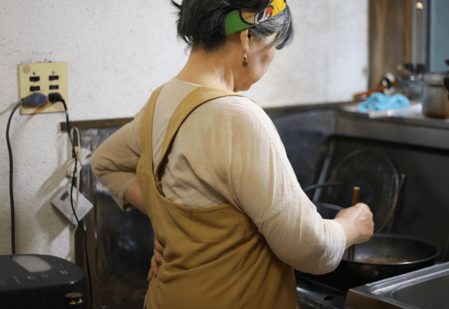 義実家で…義母「あなたの好物を作ったの」嫁「いただきます」だが次の瞬間⇒夫「多分これ…」まさかの真相が…