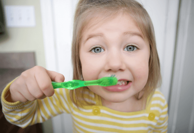 子どもが歯磨きを嫌がる原因は？笑顔で進めるための工夫とコツ