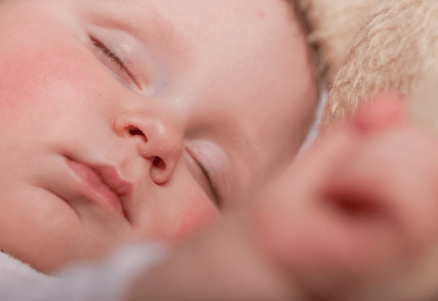 生後7ヶ月の寝かしつけをスムーズに！添い乳以外の方法とコツ