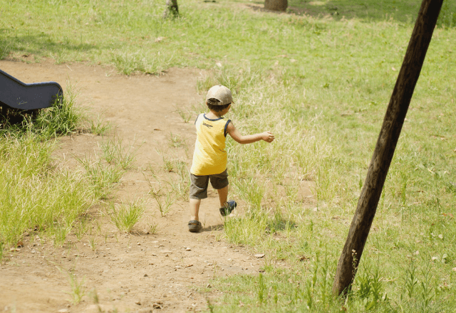 公園で…「一緒に遊ぼ！」ひとりぼっちの子と遊んでいた息子。数日後⇒【まさかの再開】に「え！？」