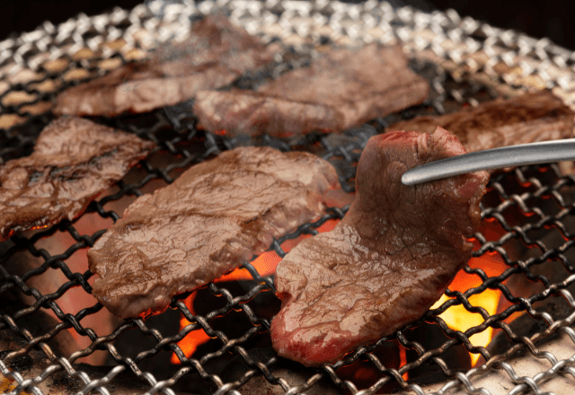 「網がズレてる…」焼肉店で不具合を伝えた私。直後⇒店員が取った【非常識すぎる行動】に絶句…
