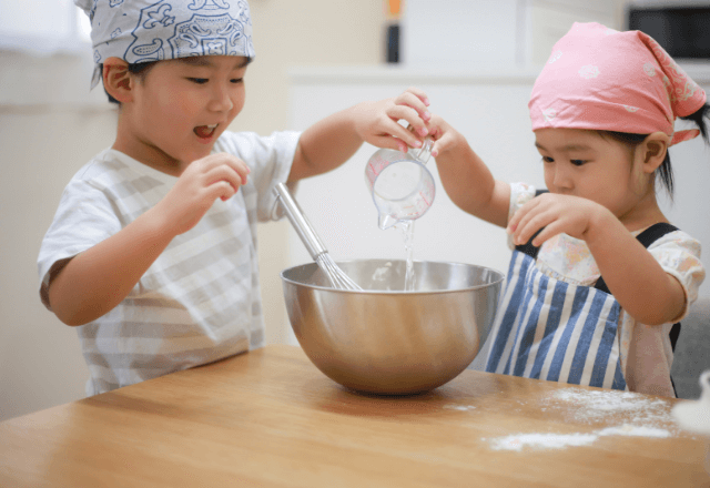 夏休み特別企画！おやこで楽しむ科学の魔法「キッチン実験」