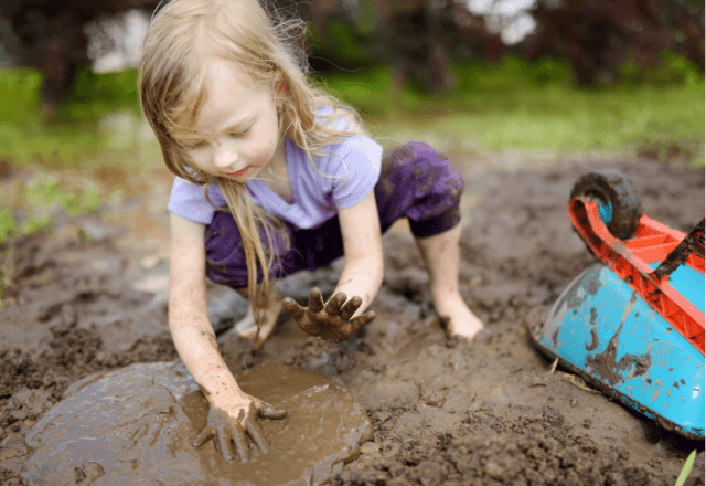 子どもの泥汚れをスッキリ落とす！洗剤の選び方と正しい手順