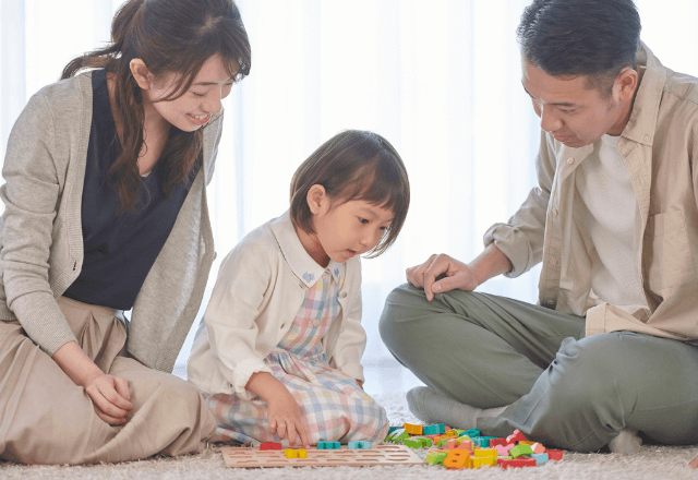 子どもの「おうち時間」を充実させたいママへ｜おやこで楽しめる室内遊びのアイデア