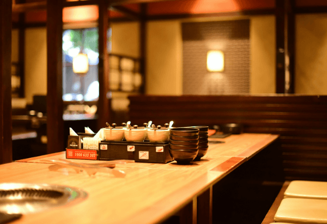 「おせーんだよ！」飲食店で店員に怒鳴り続ける迷惑客。直後⇒店長が突きつけた【衝撃の一言】に「まって」