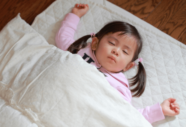 2歳児の寝かしつけが楽になる！イヤイヤ期を乗り切る入眠のコツ