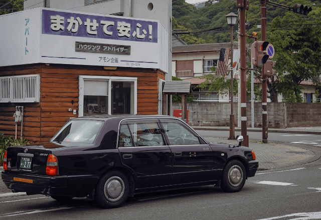 タクシーで…運転手「この道、通ったことありますよね？」私「いや？」しかし翌日⇒“まさかの展開”にゾッ…
