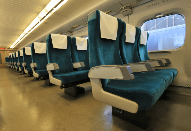 新幹線で…男性「そこは自分の席だ。退きなさい」女性「自由席ですが…」直後⇒【男の一言】に乗客全員あ然…