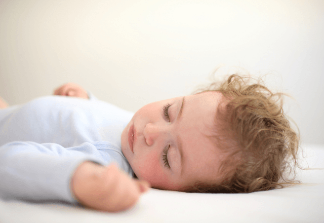 1歳半の寝かしつけがスムーズに！イヤイヤ期を乗り切る入眠儀式とコツ