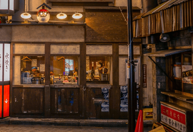 居酒屋で…『予約メールを見せても嘘つき扱い』する店員。さらに⇒店側の【信じられない対応】に絶句…