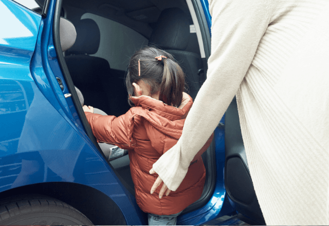 母「家まで送るよ」友人「ありがとう」だが家に到着した瞬間⇒友人の母「車の窓が…！」血相を変えたワケ…