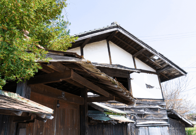 遺産相続で…兄「ボロい家はお前にやる。金は全部寄こせ！」弟「はーい」1ヶ月後⇒家の”本当の価値”に気付き顔面蒼白