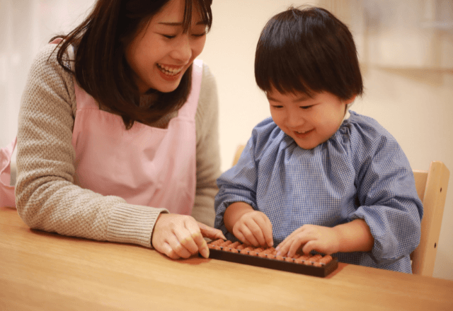 おうちで始めるそろばん入門！数字の表し方や足し算の基本