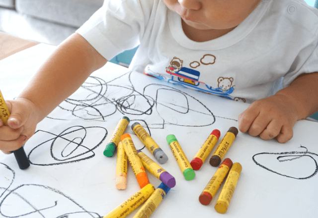 子どもの「落書き」への向き合い方｜表現力を育む保育士のアプローチ