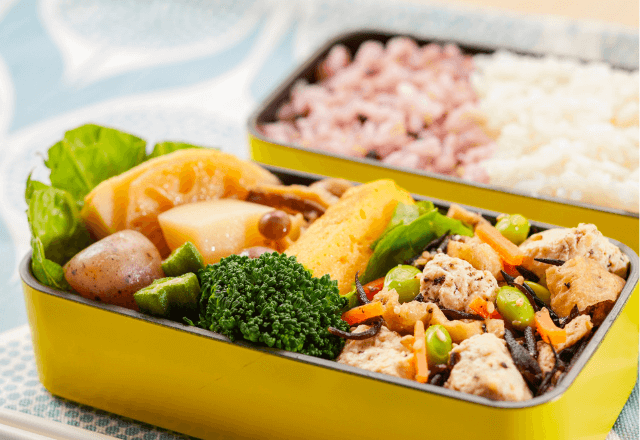 彩りアップ！お弁当の仕切り代用アイデアと崩れない詰め方のコツ