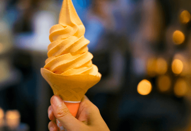 飲食店で…「隣と間違えてる？」特典のアイスが届かないので確認した結果⇒店員がとった【信じられない行動】に絶句…