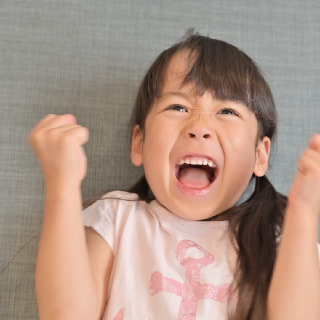 泣いている子に「大丈夫、気にしない」はNG！ネガティブ感情とうまく付き合うことが心を強くする【レジリエンス教育】