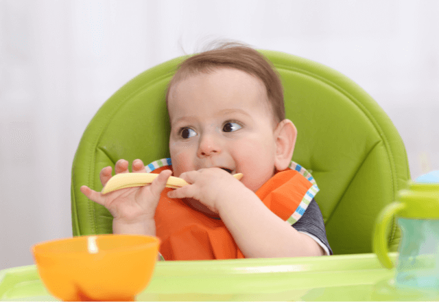 食事に集中してほしい！遊び食べの理由と今日からできる対処法