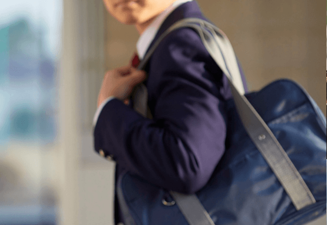 駅前で…「定期券を落として…」帰れず困る高校生に電車代をあげた1年後⇒会社にかかってきた【電話】に涙…