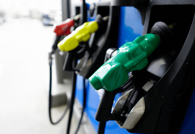 ガソスタで…「え、何の音？」給油中、鳴り響く警告音に不信感。直後⇒「危ない！」隣の客が指さした先にゾッ…