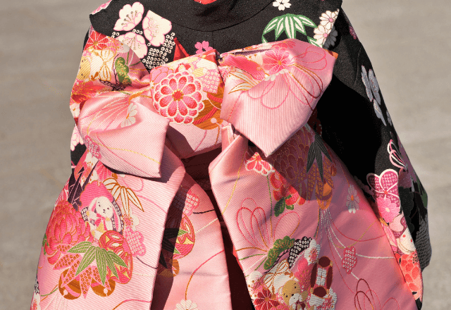 七五三当日…撮影中、“一切笑わない娘”に違和感。帰宅後⇒娘「おばあちゃんが…」驚愕の真相に「は？」