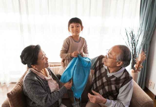 えっ、注意しなくていいの？！「祖父母の甘やかし」が子どもの心を強くする本当のワケ