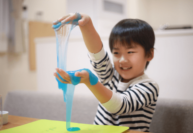 初めての自由研究にぴったり！子どもと作る安全な手作りスライム