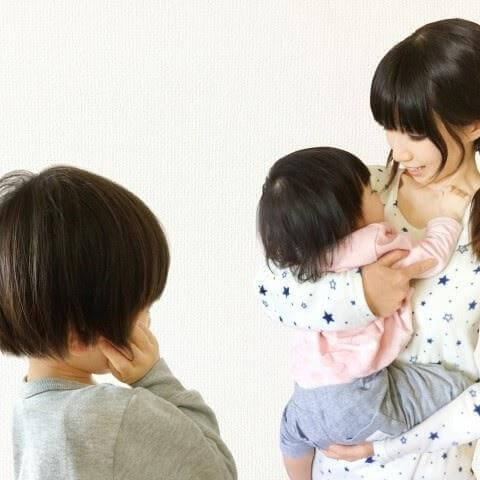 赤ちゃん返りとは？どう対応したらいいの？一人っ子でもある？保育園の園長先生に聞いてみた！