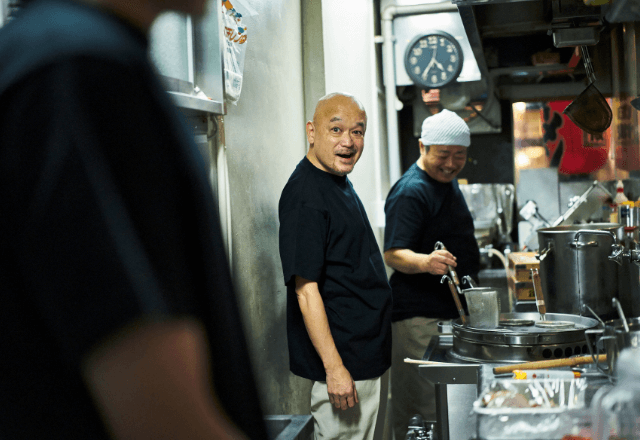 店長「給料泥棒！辞めちまえ」私「すみません」頭を下げた直後⇒先輩の放った一言に【店長が逃亡】して―！？