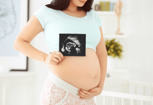 100均グッズで素敵に！マタニティフォトを彩る手作りアイデア